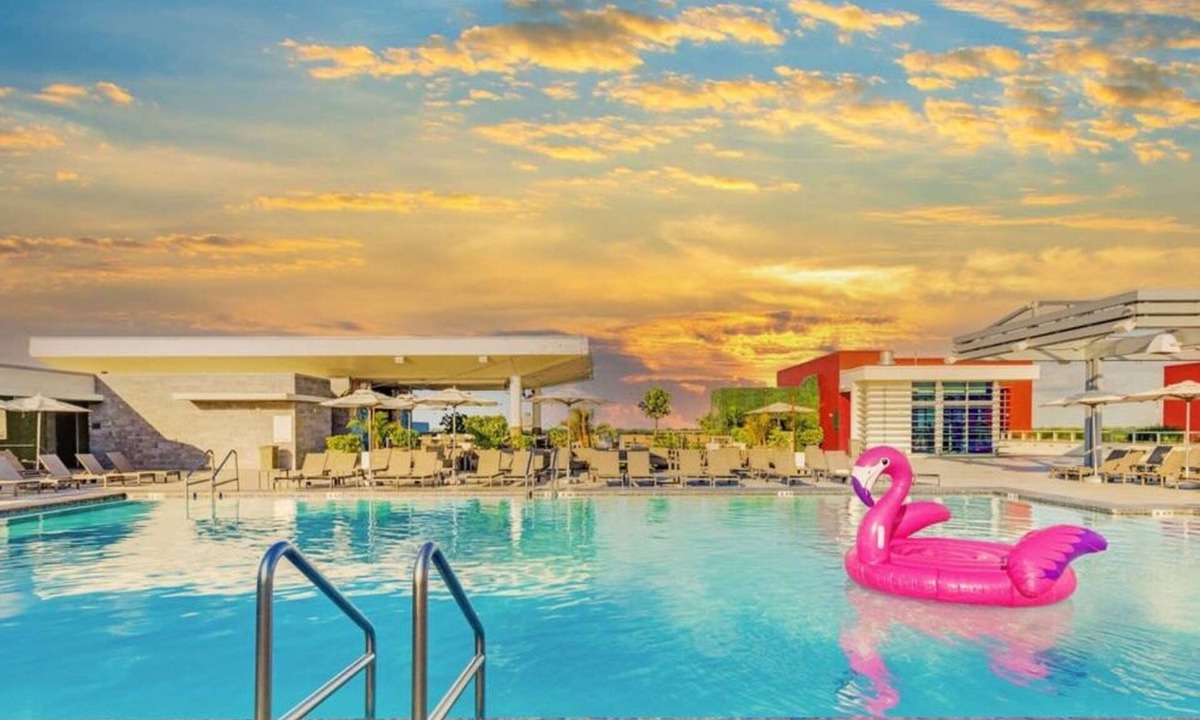 Hollywood Apartment | Best Stay|Rooftop Pool|Ocean View Balcony