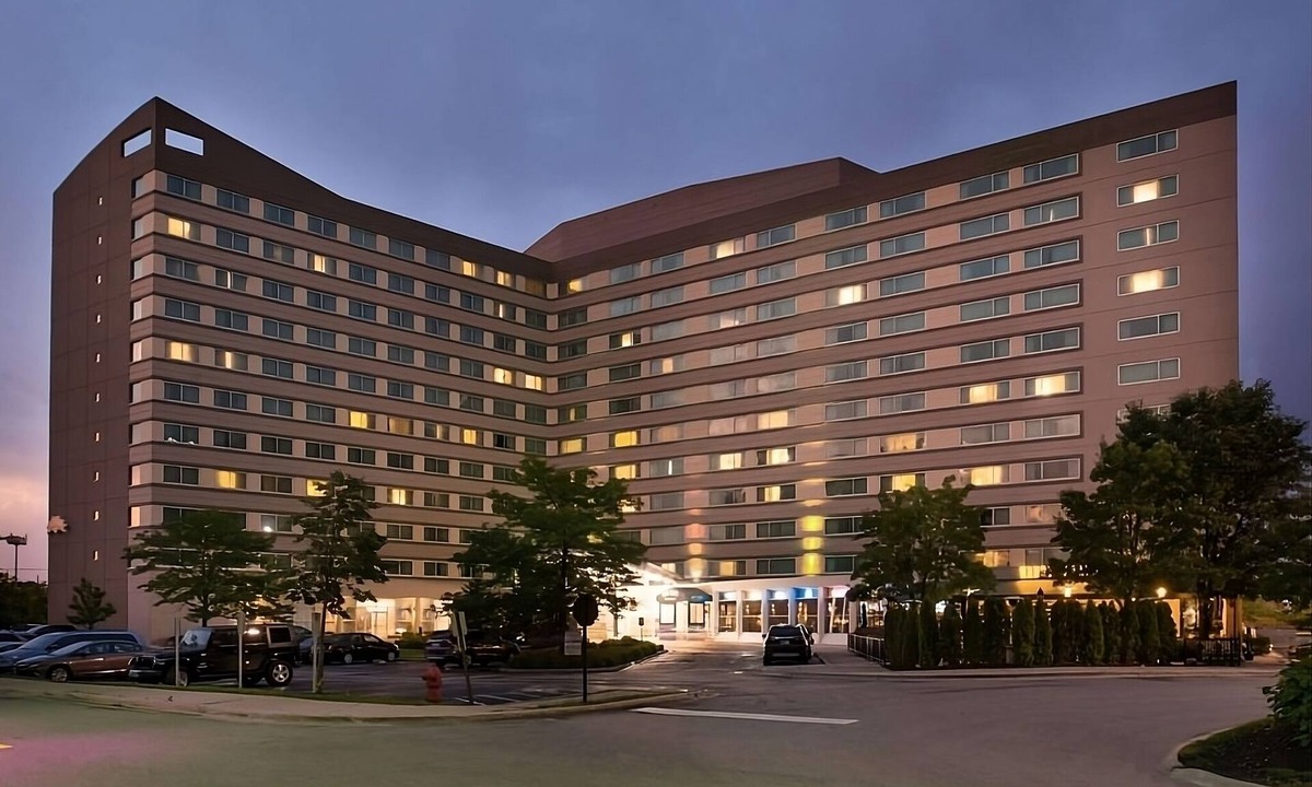 O'Hare Hotel | Best Value, Quality Stay! Pets are Allowed, With Onsite Parking!