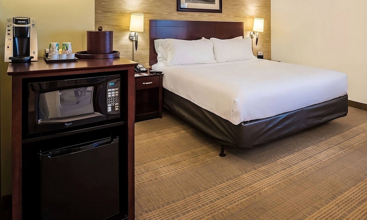 O'Hare Hotel | Best Value, Quality Stay! Pets Allowed, Complimentary Airport Shuttle!