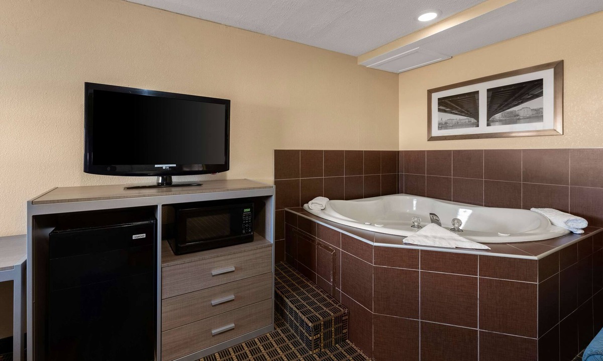 Chillicothe Hotel | Best Western Adena Inn