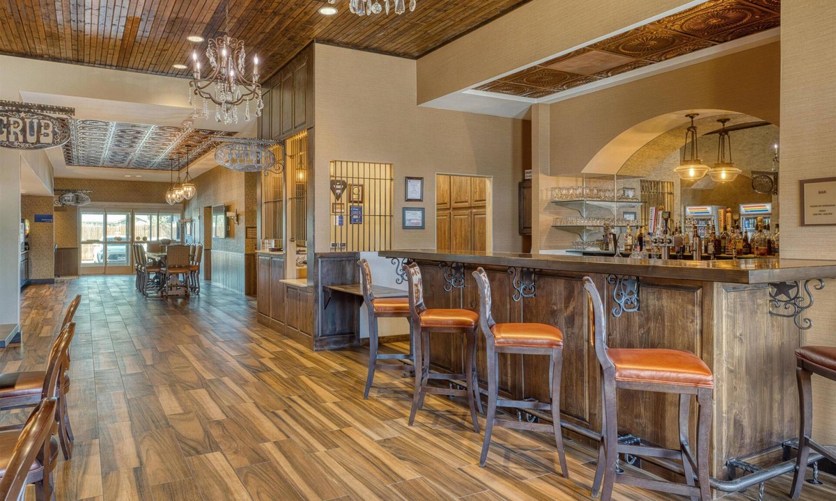 Bandera Hotel | Best Western Bandera Suites & Saloon