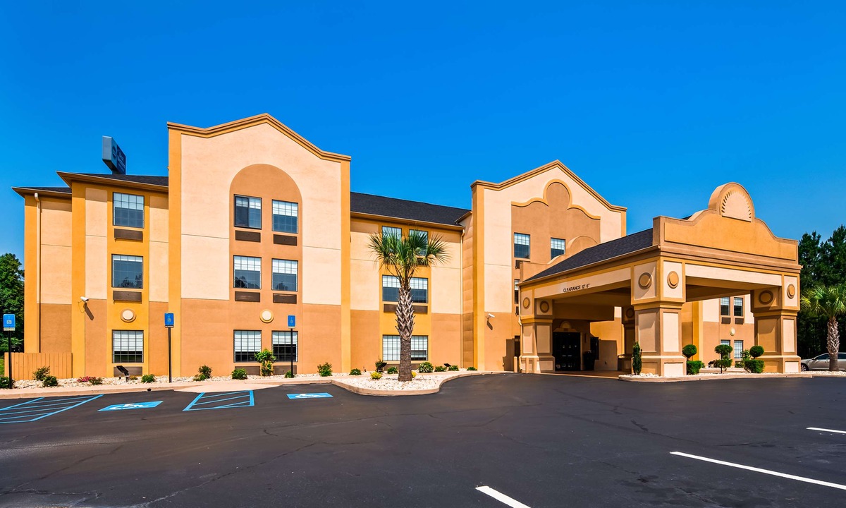Perry Hotel | Best Western Bradbury Inn & Suites