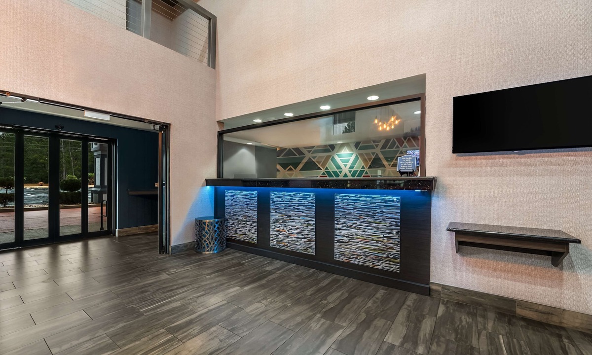 Perry Hotel | Best Western Bradbury Inn & Suites