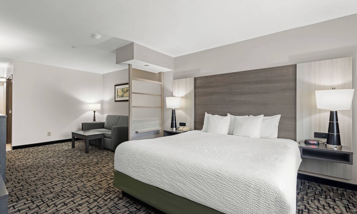 Batavia Hotel | Best Western Crown Inn & Suites