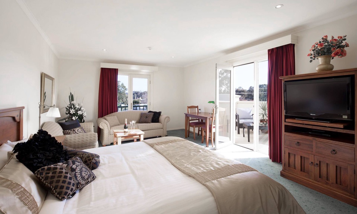 Strathdale Hotel | Best Western Crystal Inn