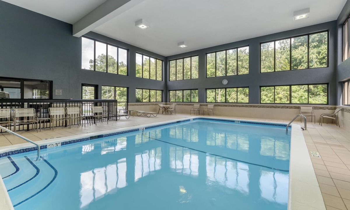 Effingham Hotel | Best Western Delta Inn