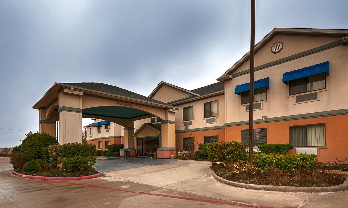 Madisonville Hotel | Best Western Executive Inn & Suites