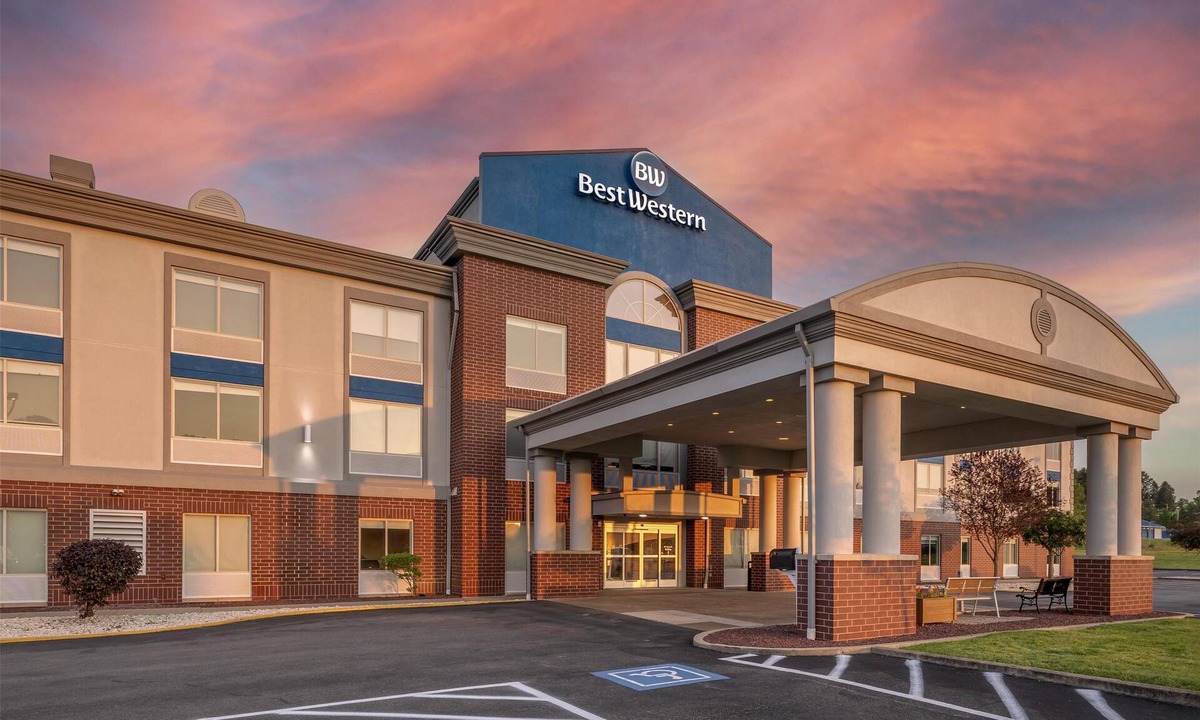 Bentleyville Hotel | Best Western Garden Inn