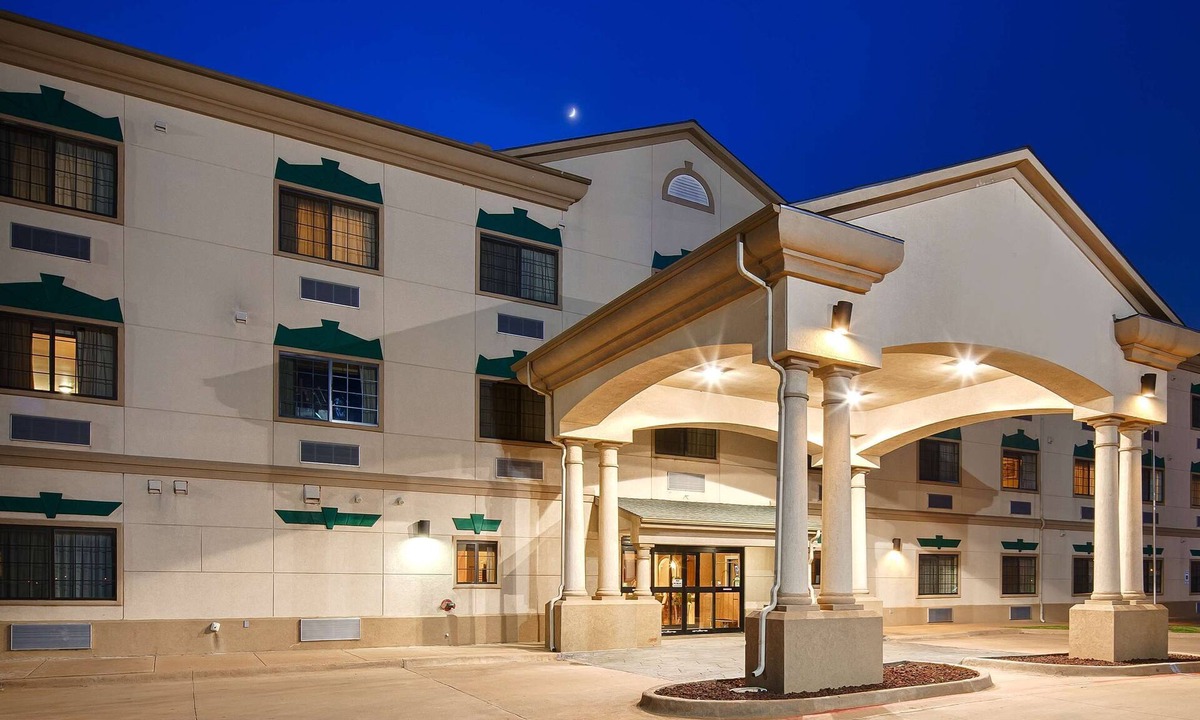 Clay Hotel | Best Western Henrietta Inn & Suites