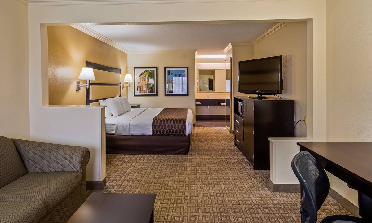 Byron Hotel | Best Western Inn & Suites