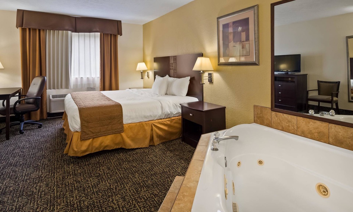 Elyria Hotel | Best Western Inn
