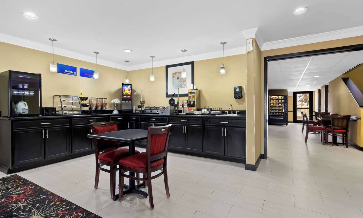 Broken Arrow Hotel | Best Western Kenosha Inn