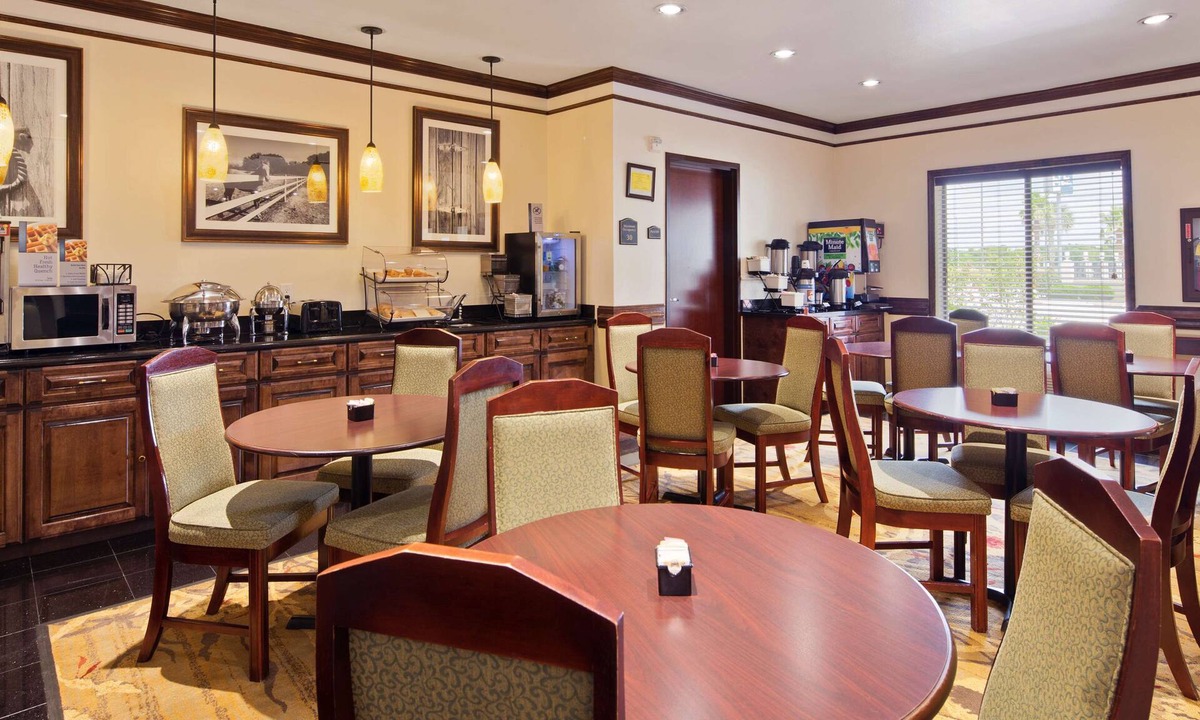 Edna Hotel | Best Western Lone Star Inn