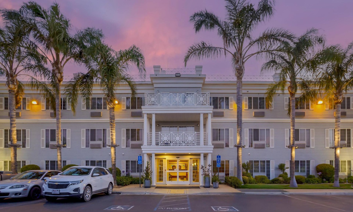 Tracy Hotel | Best Western Luxury Inn