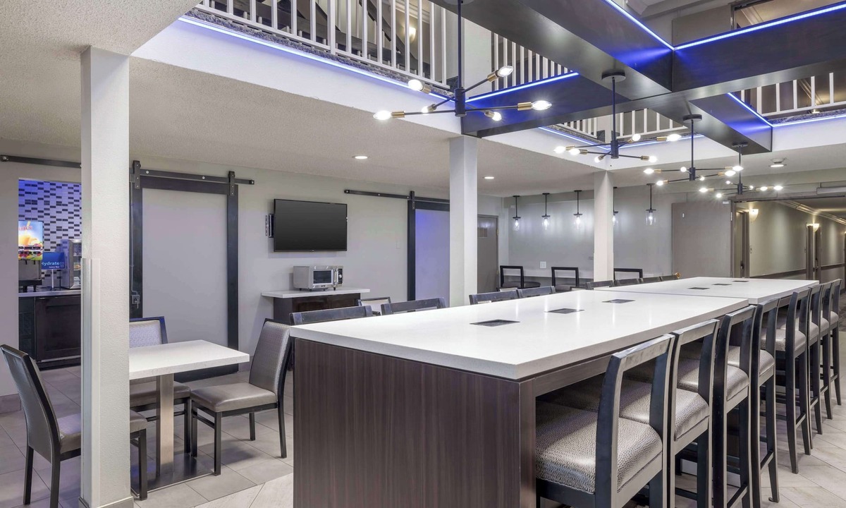 Paradise Hotel | Best Western McCarran Inn