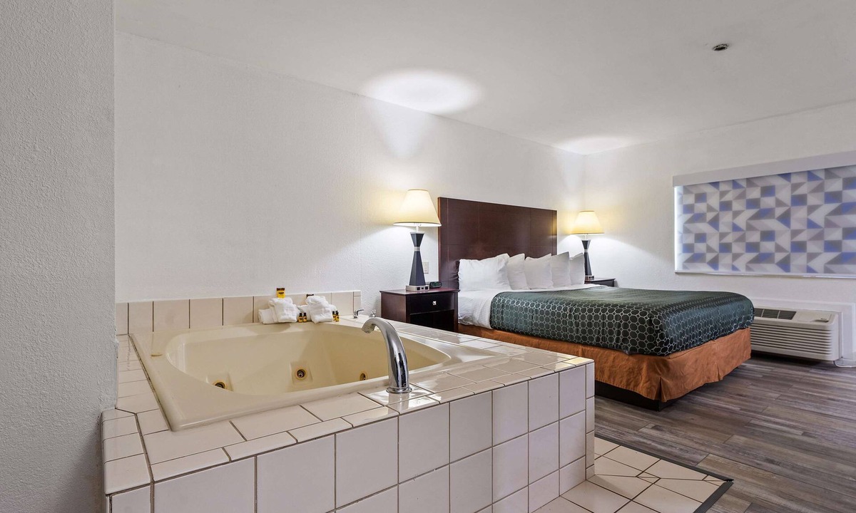 Westmont Hotel | Best Western Oakbrook Inn