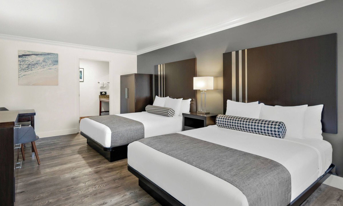 Munras Avenue Hotel | Best Western Park Crest Inn