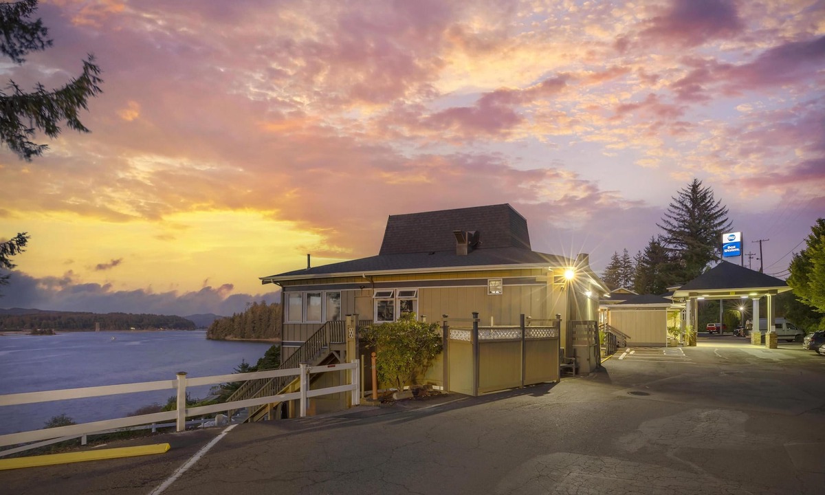 Florence Hotel | Best Western Pier Point Inn