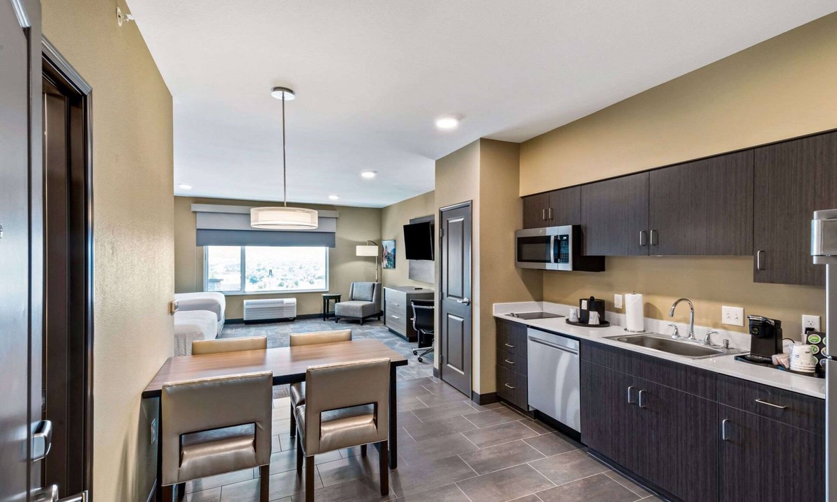 West Colorado Springs Hotel | Best Western Plus Fillmore Inn & Suites
