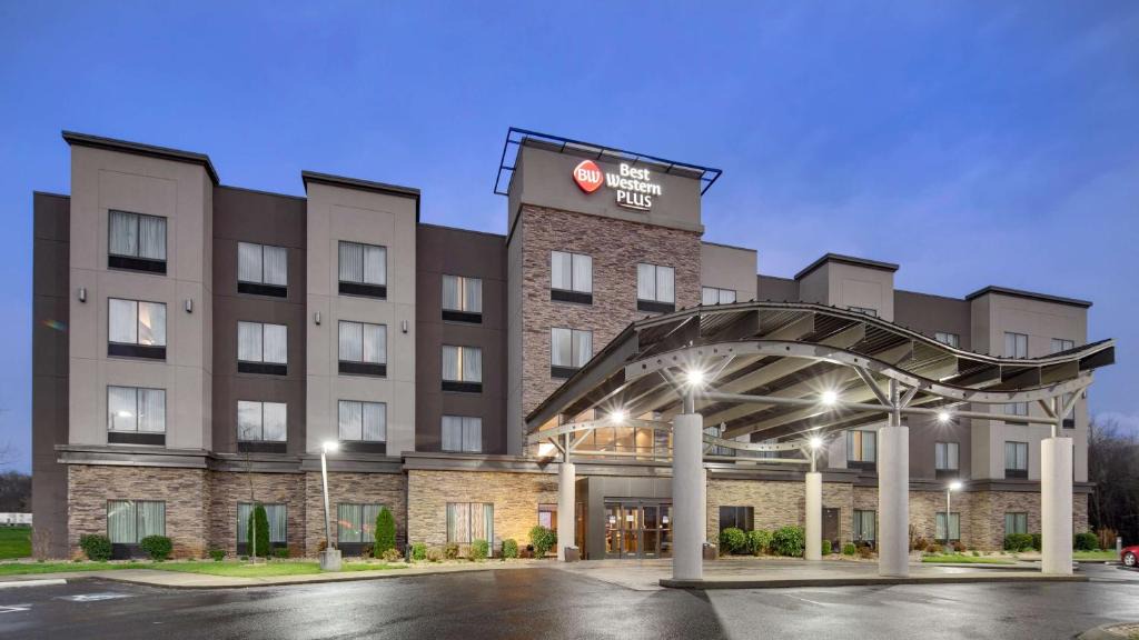 Clarksville Hotel | Best Western Plus Atrium Inn & Suites