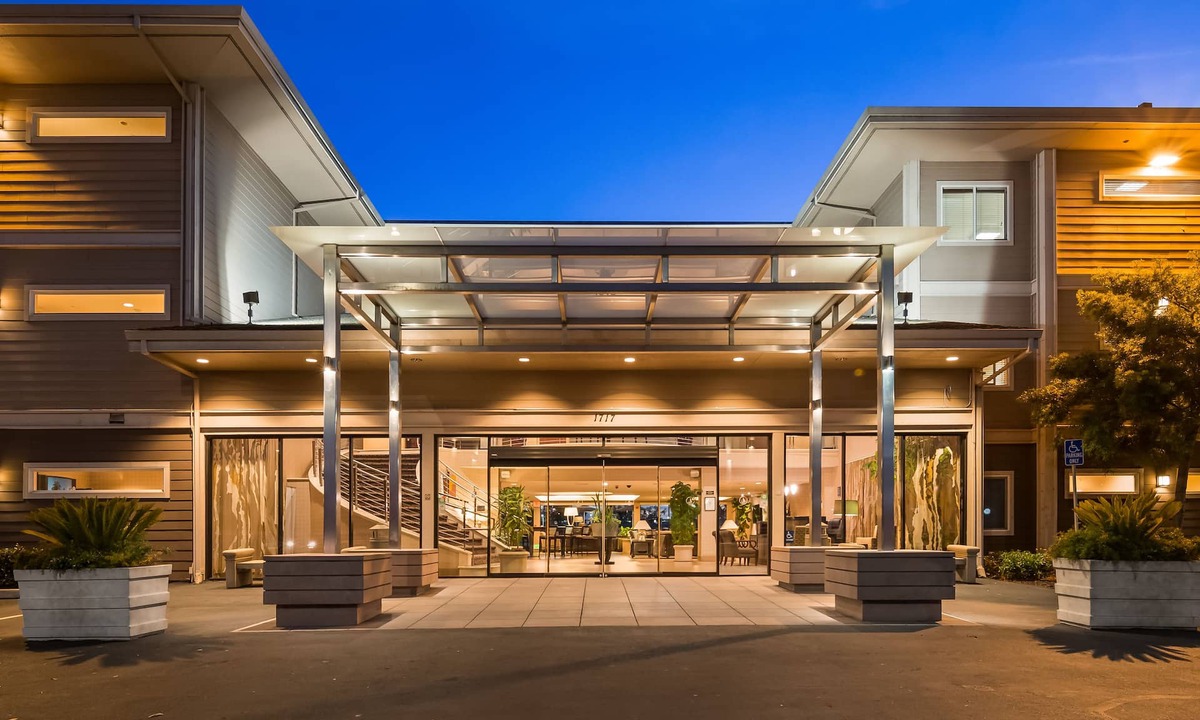 East Peralta Hotel | Best Western Plus Bayside Hotel