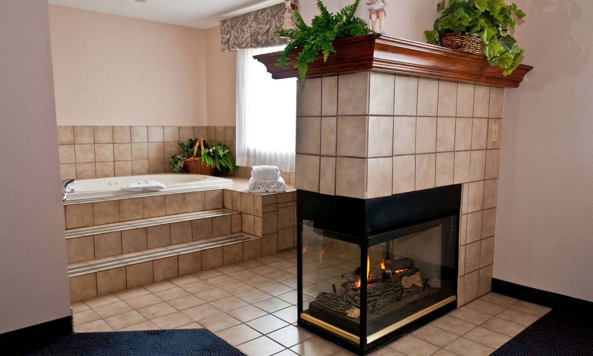 Monticello Hotel | Best Western Plus Brandywine Inn & Suites