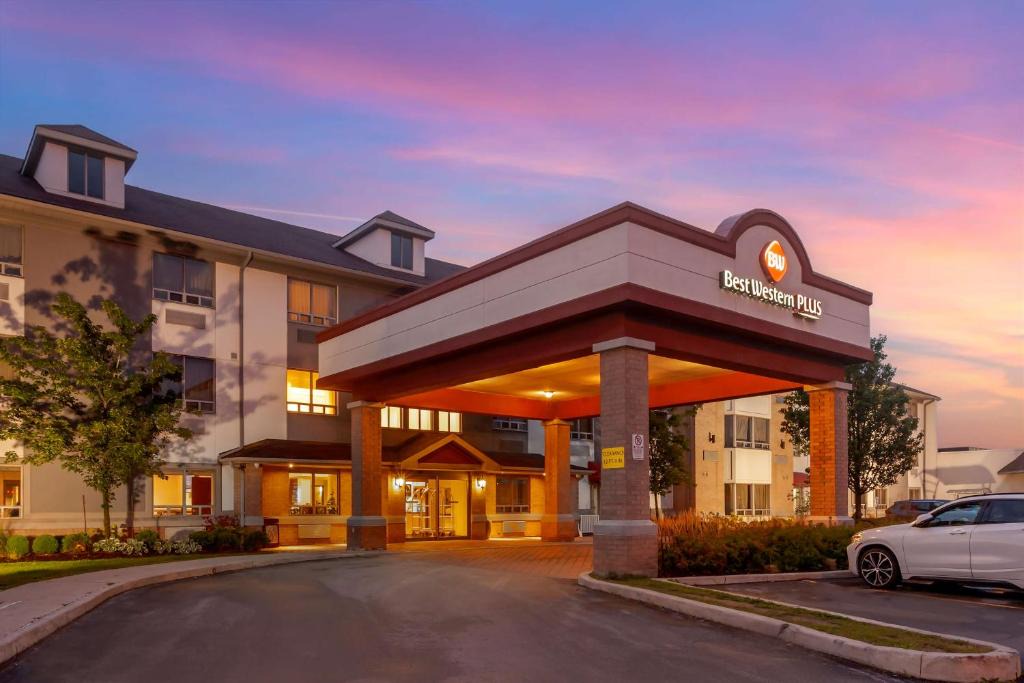 Burlington Hotel | Best Western Plus Burlington Inn & Suites