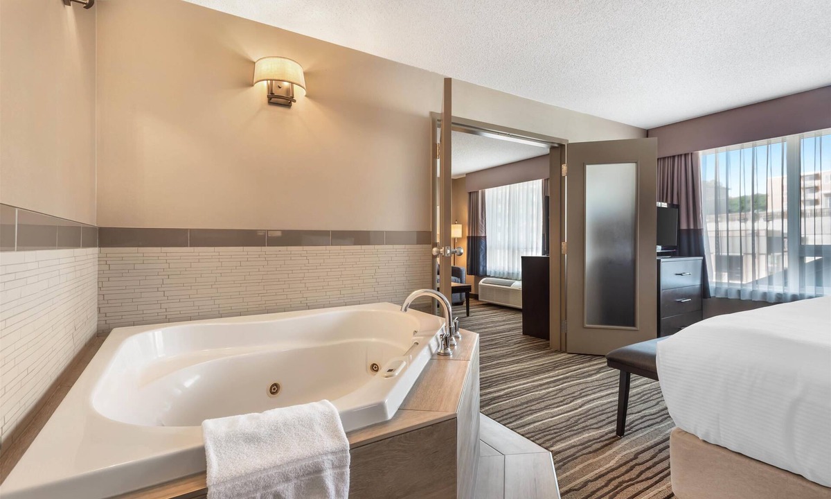 Southwest Calgary Hotel | Best Western Plus Calgary Centre Inn