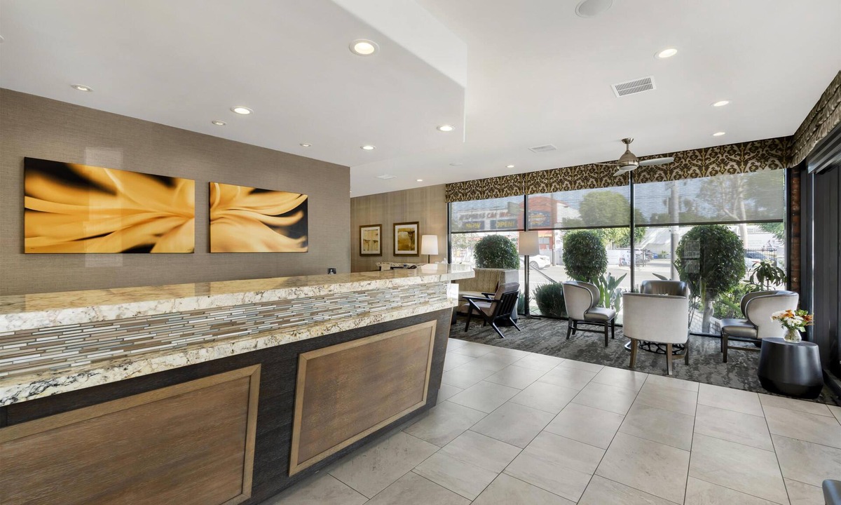 Sherman Oaks Hotel | Best Western Plus Carriage Inn