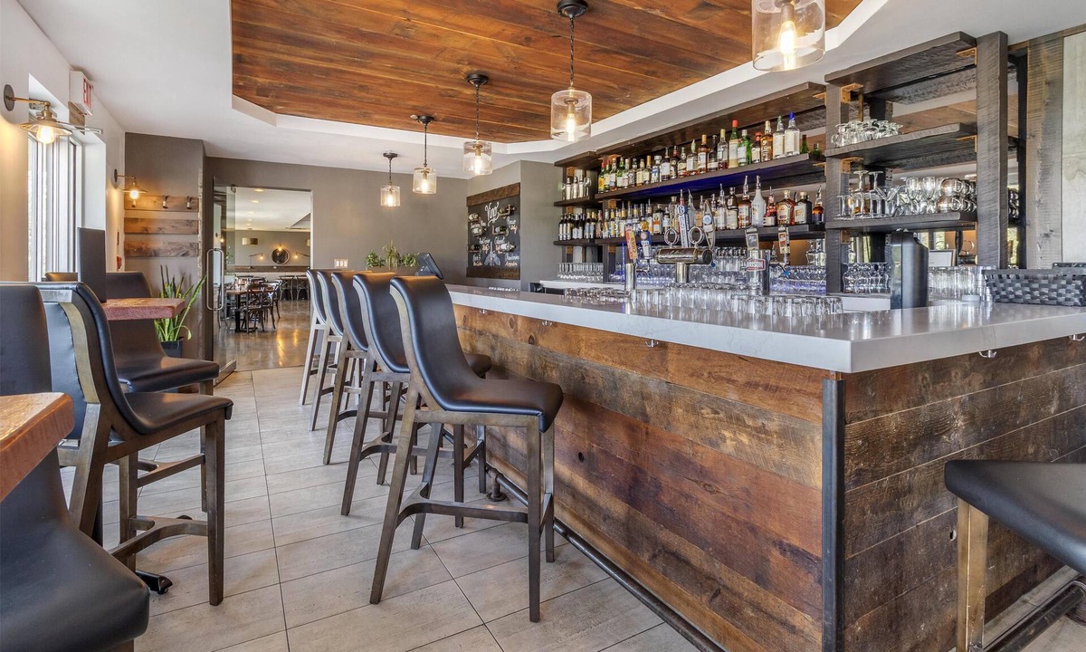 Halifax Hotel | Best Western Plus Chocolate Lake Hotel