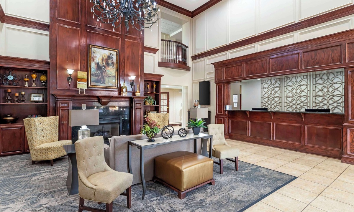 Crown Colony Hotel | Best Western Plus Crown Colony Inn & Suites