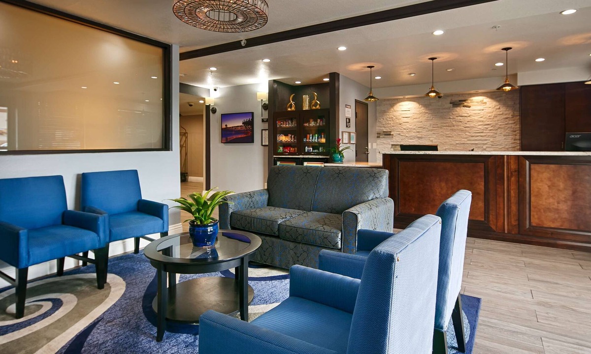 Hemet Hotel | Best Western Plus Diamond Valley Inn