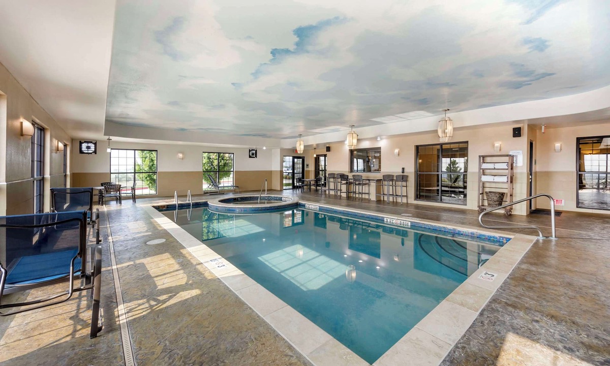 Garden City Hotel | Best Western Plus Emerald Inn & Suites