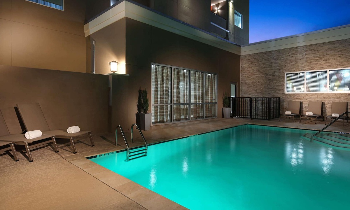 Baytown Hotel | Best Western Plus Executive Residency Baytown