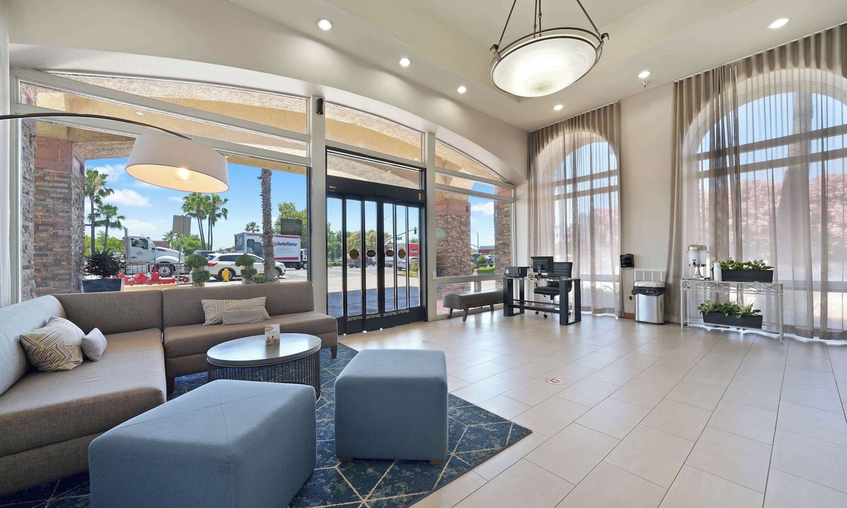Manteca Hotel | Best Western Plus Executive Inn & Suites