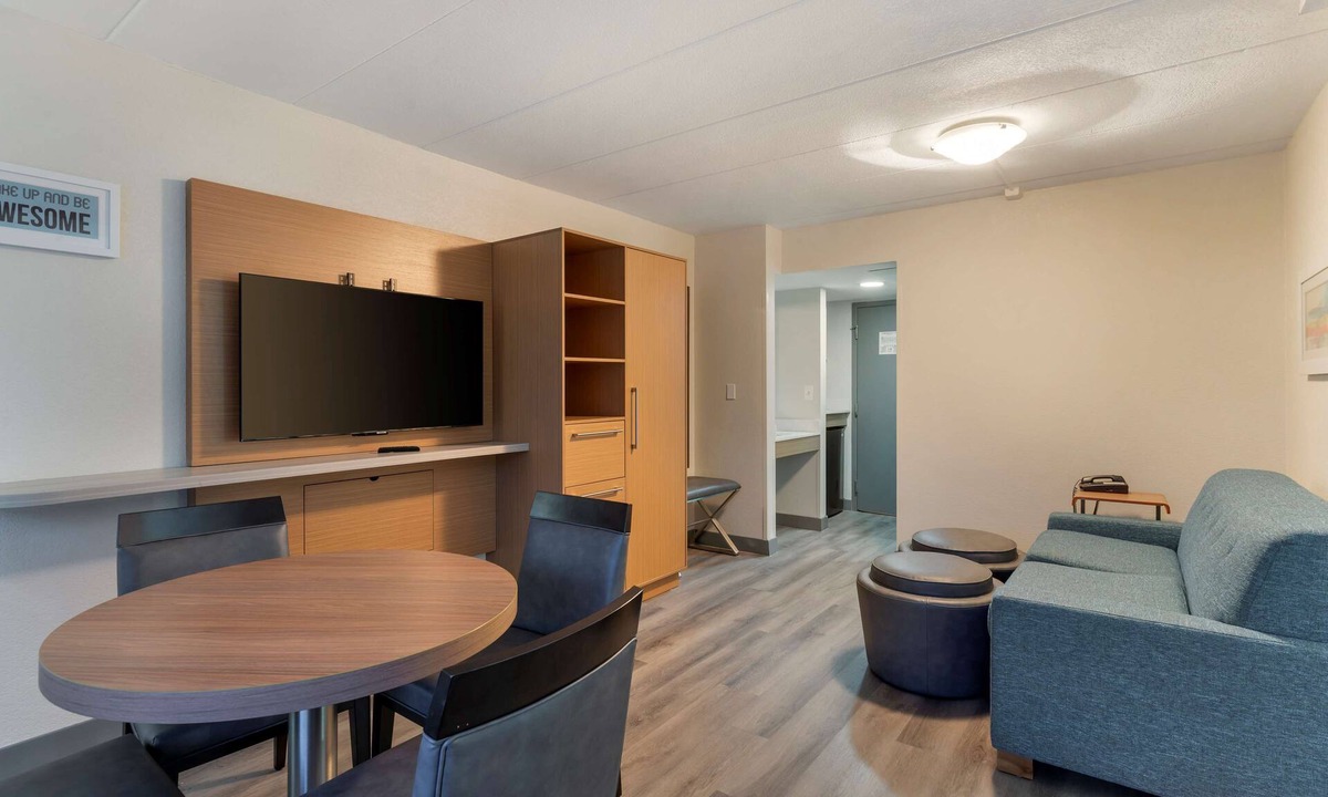 Dumbarton Hotel | Best Western PLUS Executive Hotel