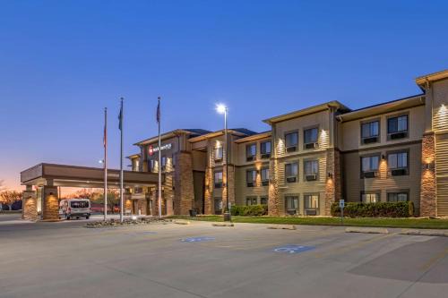 Grand Island Hotel | Best Western Plus Grand Island Inn and Suites