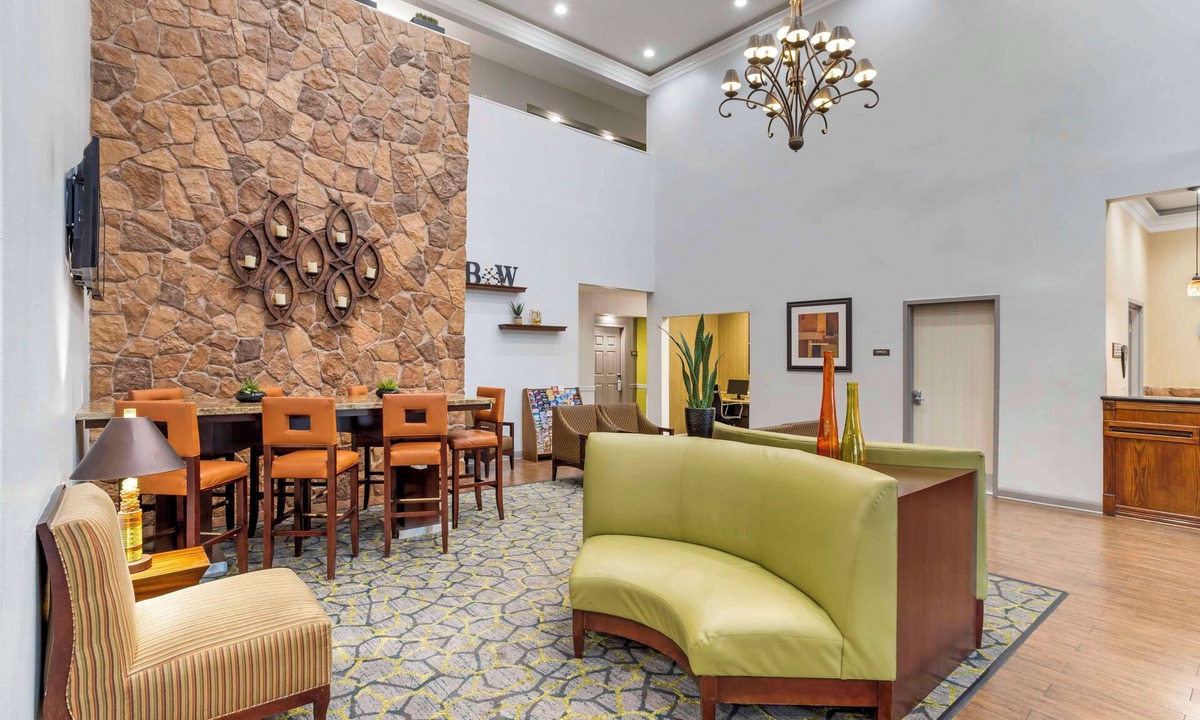 Southeast Houston Hotel | Best Western Plus Hobby Airport Inn & Suites