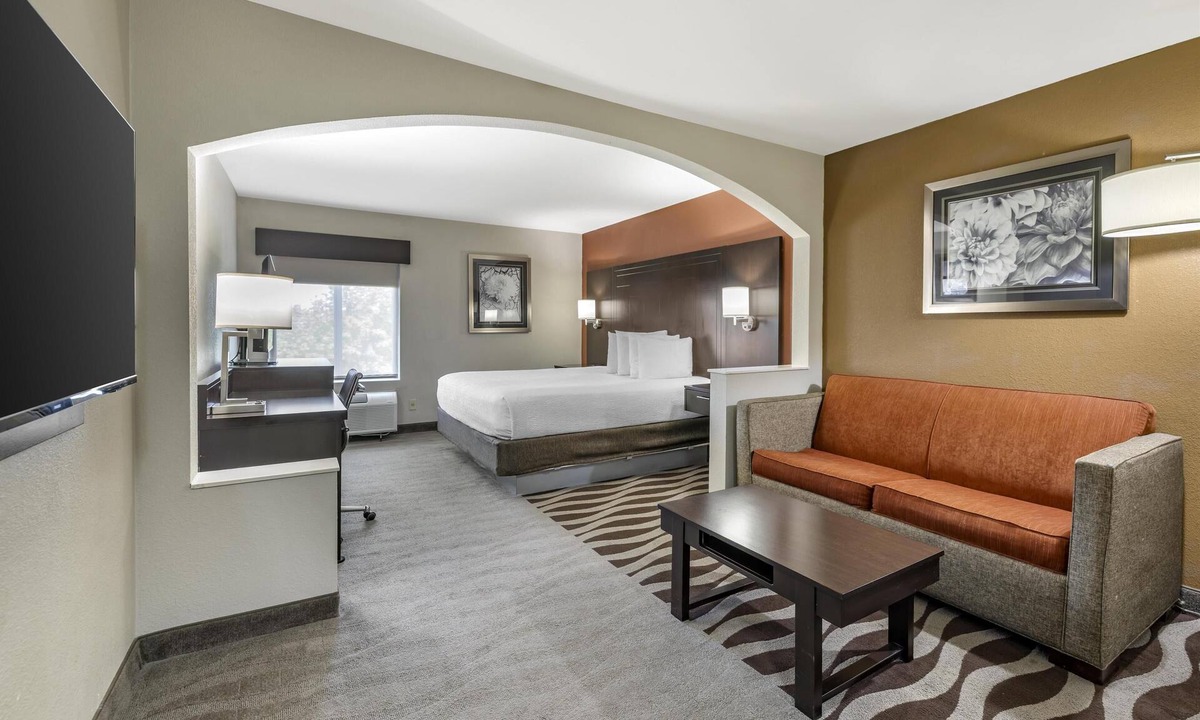 Lee's Summit Hotel | Best Western Plus Lee's Summit Hotel & Suites