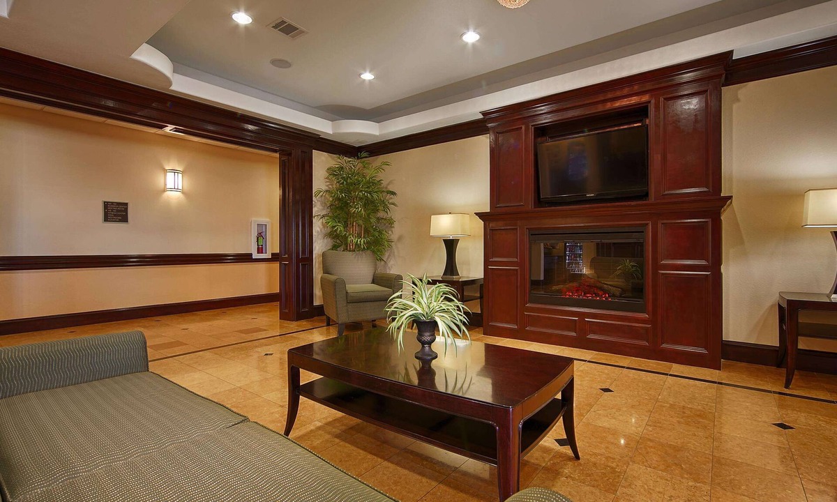 Manvel Hotel | Best Western Plus Manvel Inn & Suites