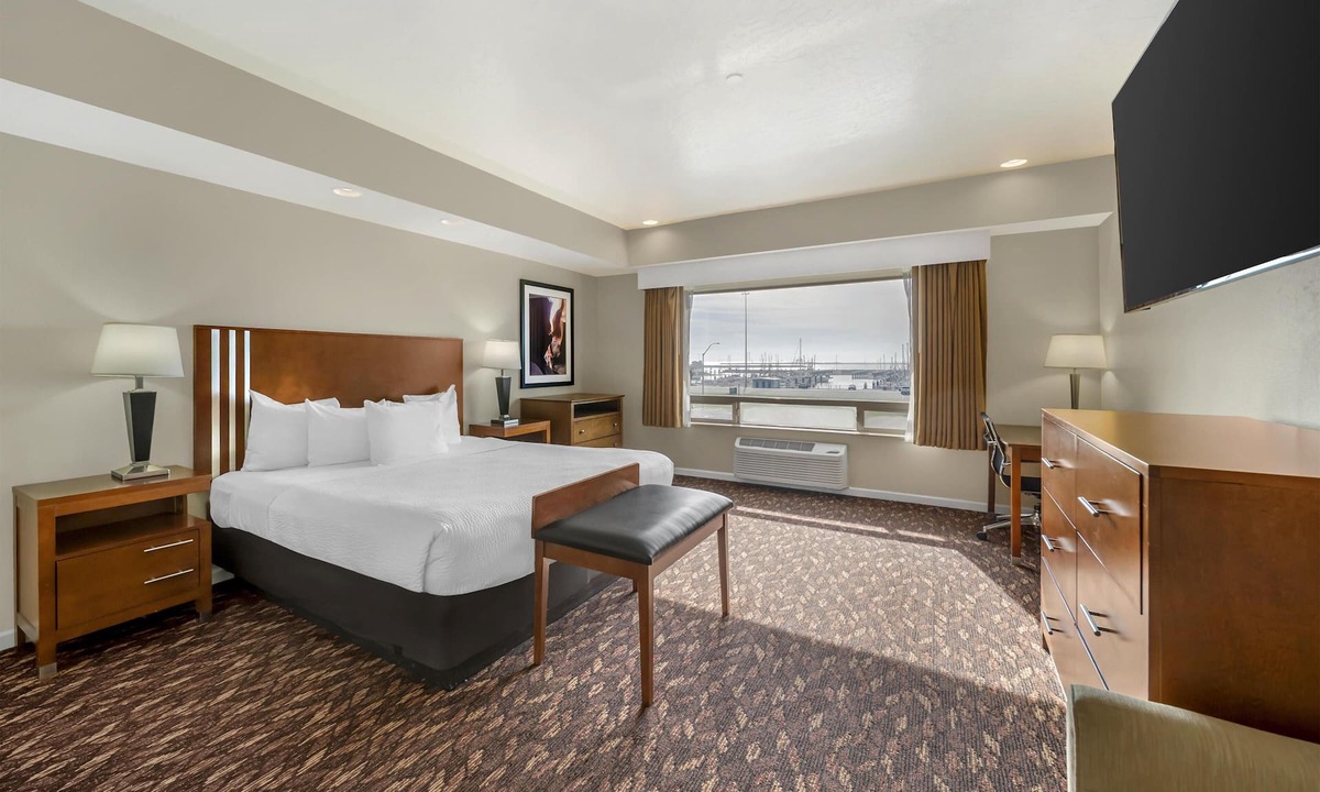 Bertsch-Oceanview Hotel | Best Western Plus Northwoods Inn