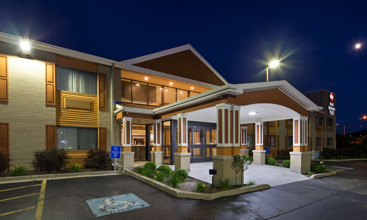 Westmont Hotel | Best Western Plus Oakbrook Inn