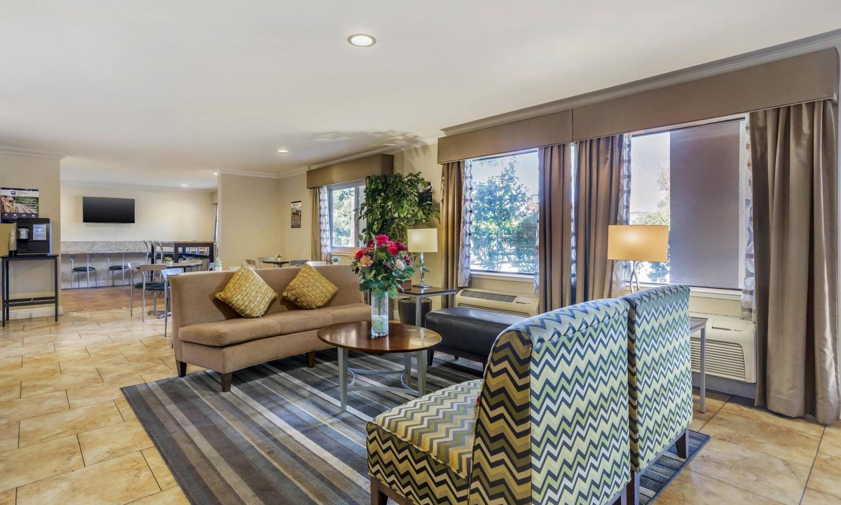 Pleasanton Hotel | Best Western Plus Pleasanton Inn