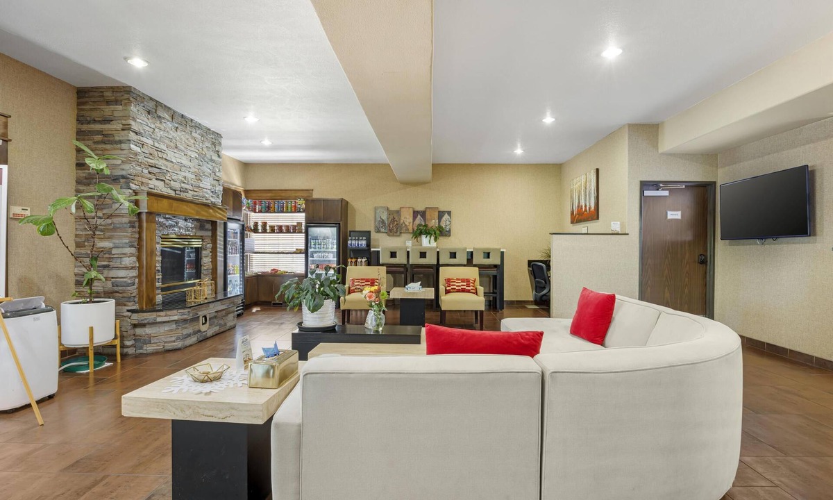 Albany Hotel | Best Western Plus Prairie Inn