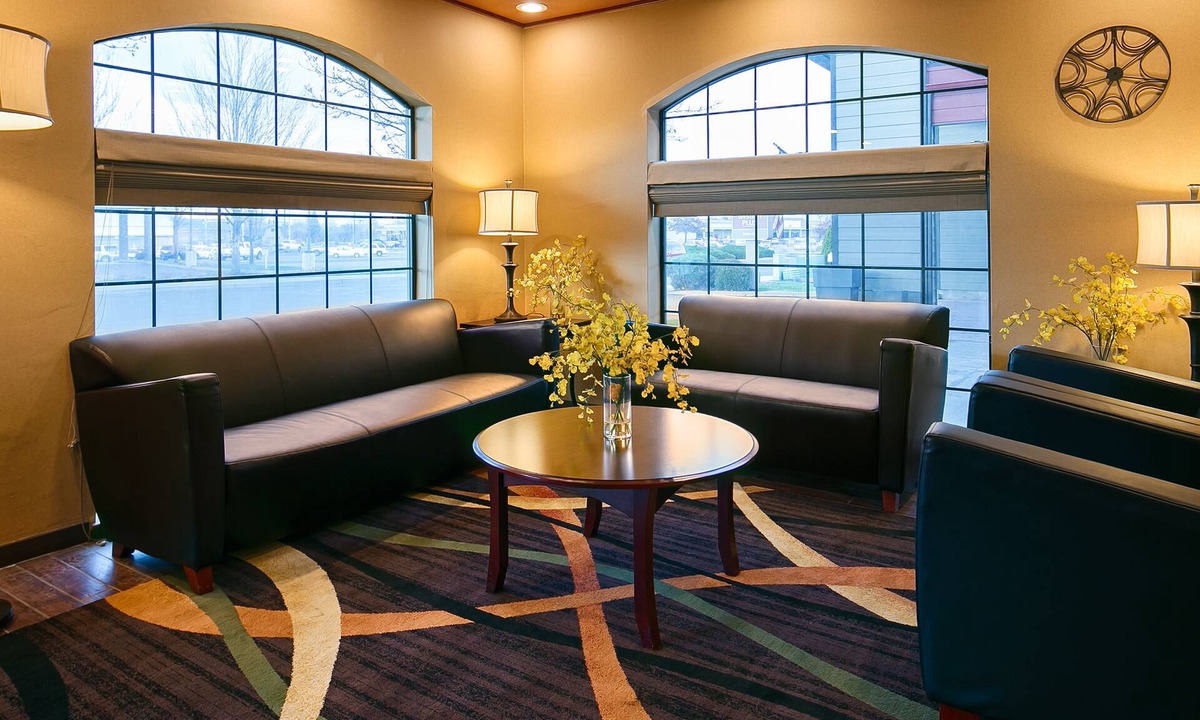 Redmond Hotel | Best Western Plus Rama Inn