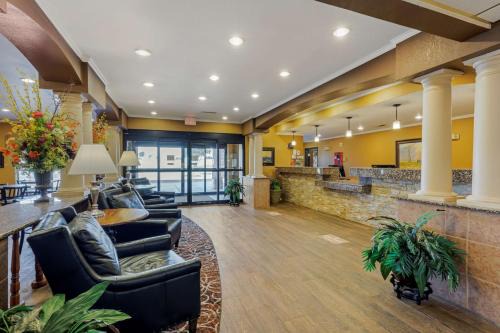 Clarendon Hotel | Best Western Plus Red River Inn