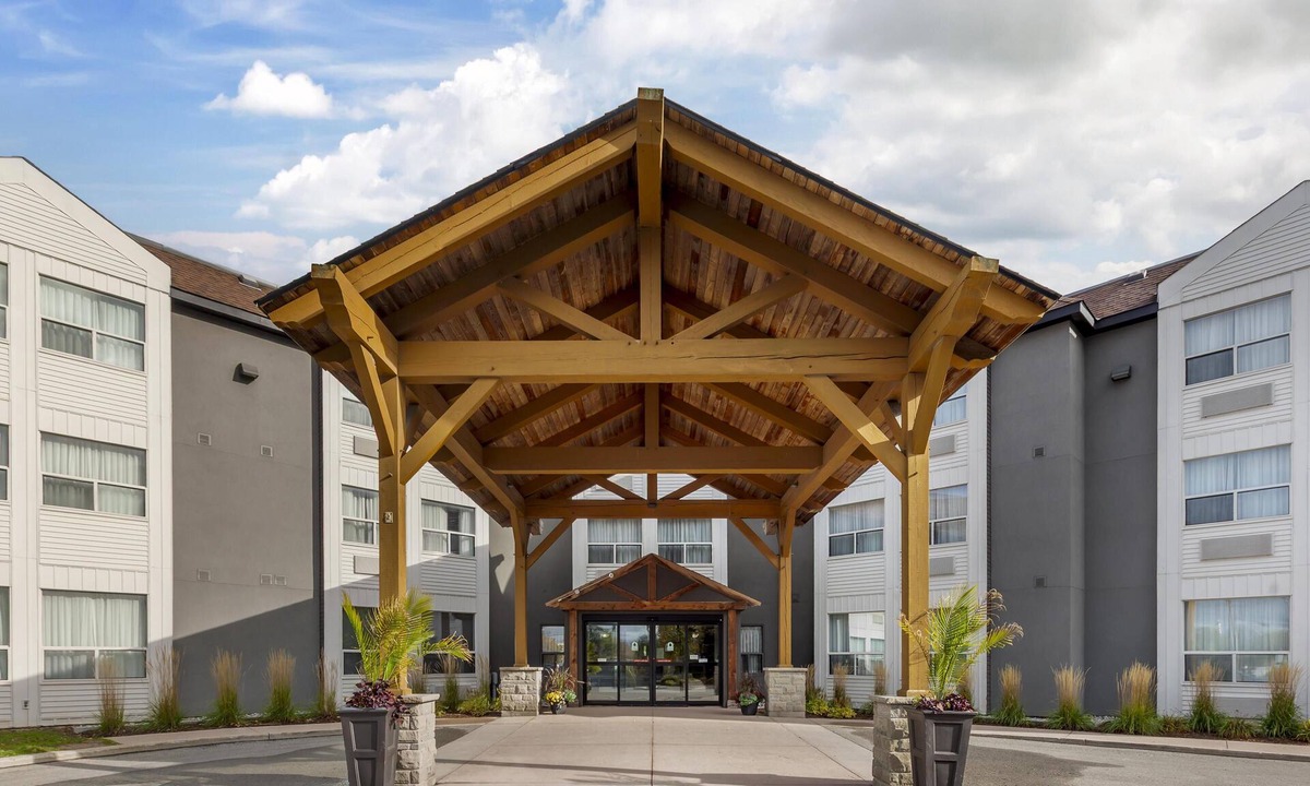 Welland Hotel | Best Western Plus Rose City Suites