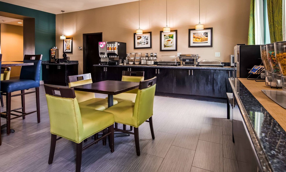 Carrizo Springs Hotel | Best Western Plus Carrizo Springs Inn & Suites