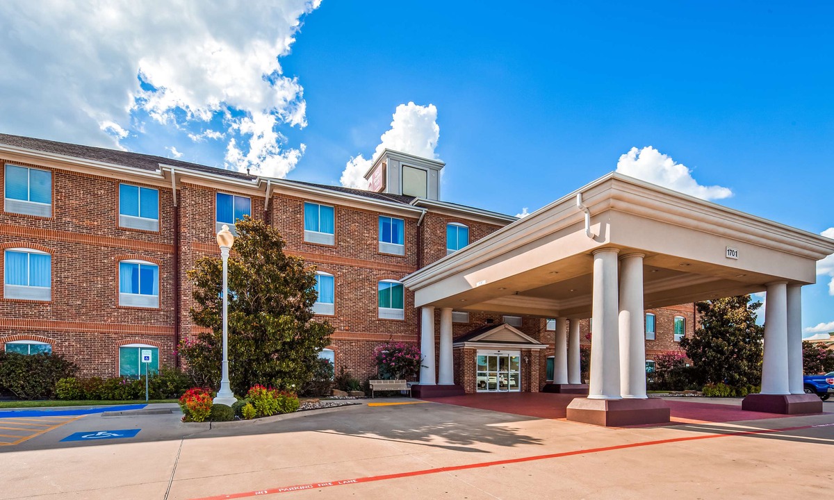 Waxahachie Hotel | Best Western Plus Waxahachie Inn & Suites