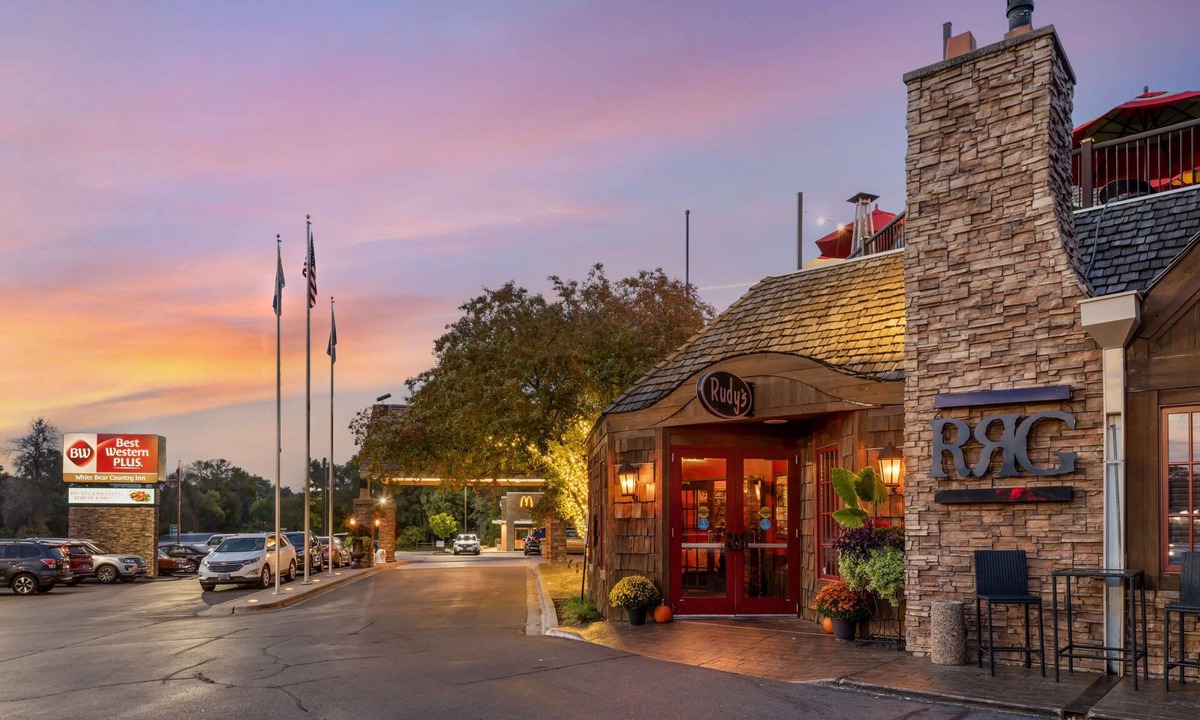 White Bear Lake Hotel | Best Western Plus White Bear Country Inn